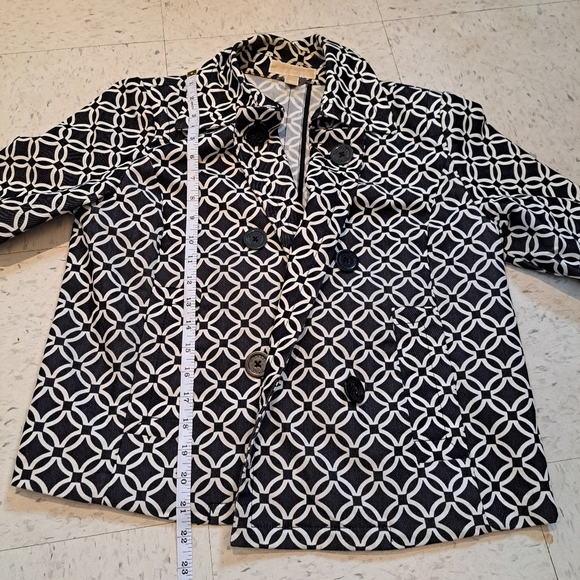 Micheal kors | Black & White blazer jacket with button details*stained neck - Picture 10 of 14